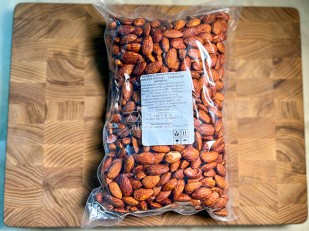 Камбала с икрой холодного копчения: Миндаль ж/с со вкусом 